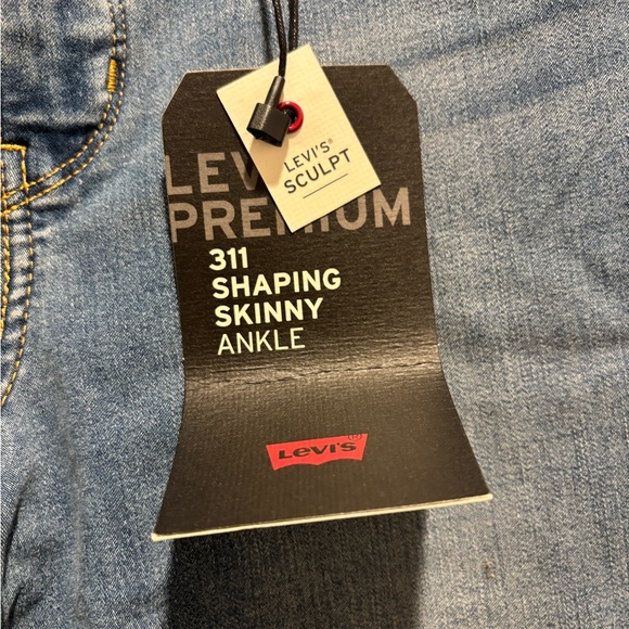 Levi’s 311 Shaping Skinny Ankle Jeans - Picture 4 of 6